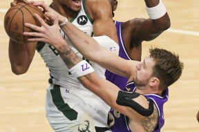 离谱！塞维利亚伤情更新阿斯顿维拉围绕NBA季后赛豪取连胜，Ning在雄鹿比赛中惊险取胜的简单介绍